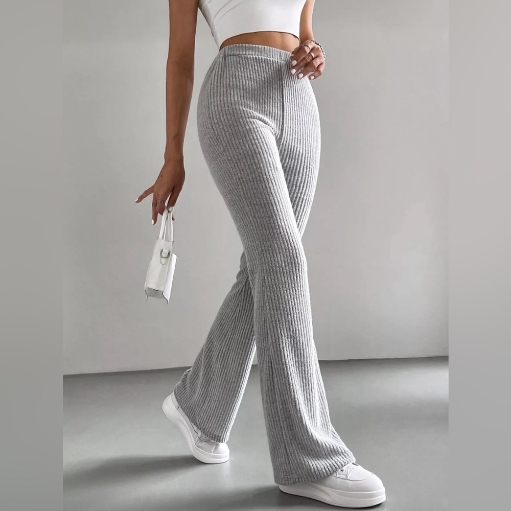 NWOT Aerie Groove on Gray Velour Ribbed High Waisted Flare Pants Size Medium